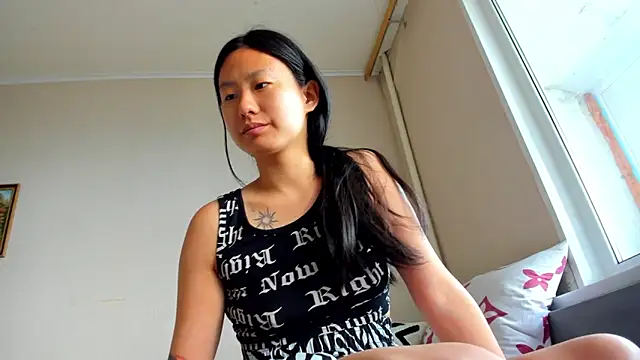 LeyaHanami webcam