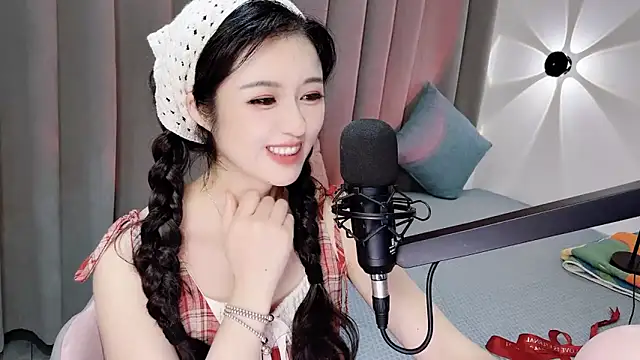 Momo-Wow webcam