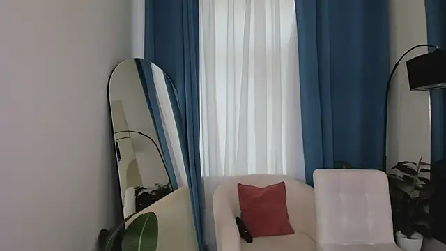 llina_gloww webcam
