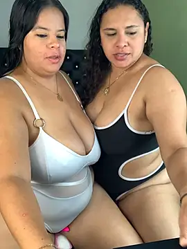twocurvylatins webcam