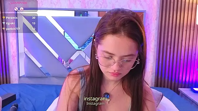 LittleeSara18 webcam