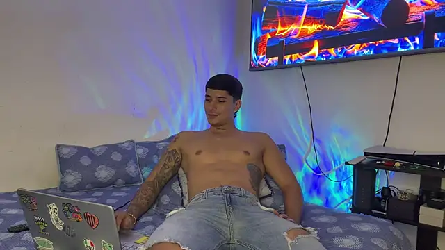 SexxxySquirterStev777 webcam