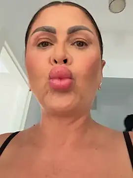 Evelyn_Anya webcam