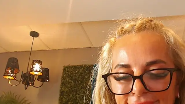 ElviraZoi webcam