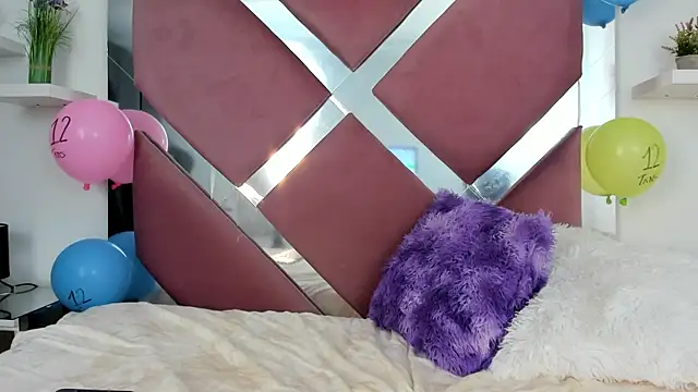 NiaBloom webcam