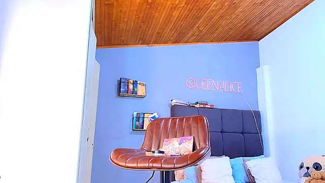 queenaliice live cam on StripChat