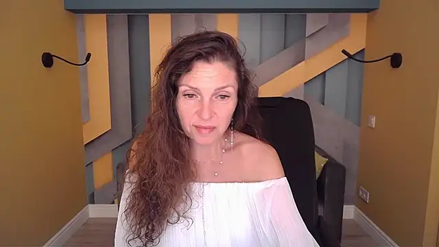Watch EllaLong live on EroticFlix - High definition streams