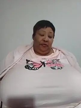 nancy111 (F milf) - Make me squit and cum on my toy
