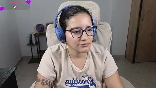 blue__moon_ live cam on StripChat