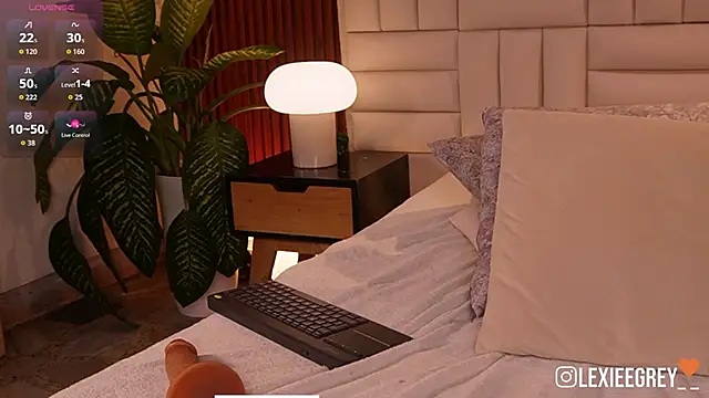Watch lexiee_grey_ live on EroticFlix - High definition streams