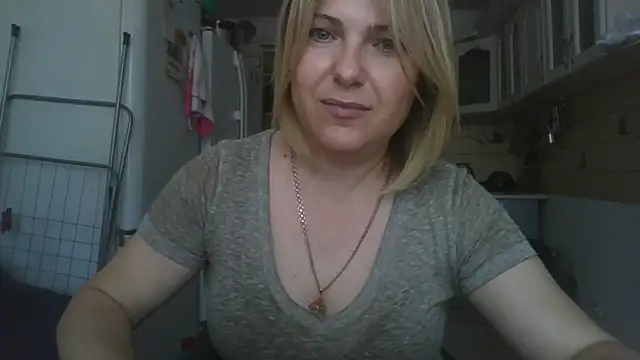 ElenaLove888 webcam