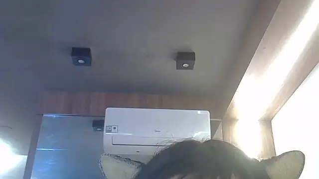 SkinnyKitten live cam on StripChat