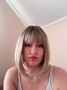 Watch LunaFoxs live on EroticFlix - High definition streams