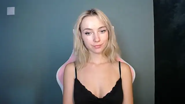 LuciaYoung webcam