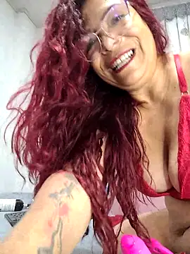 Scarlet_curly8a webcam