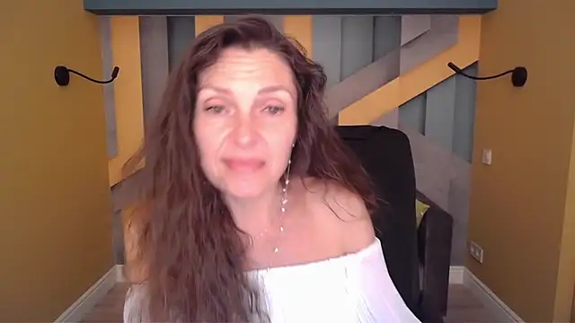 Watch EllaLong live on EroticFlix - High definition streams