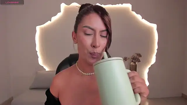 ArianaDumont webcam