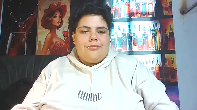 Hailey_Curvy webcam