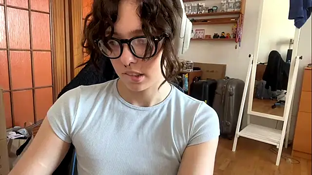 PillowPeachX webcam