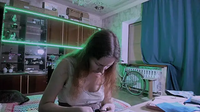 pa1e_pr1ncess (F young) - topless 3 minutes