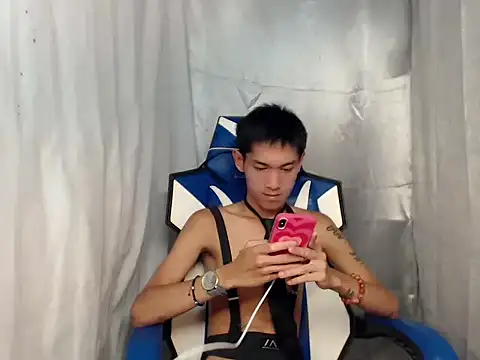 riks_tyler (Ask my age) - reach my goals to get me naked and cum