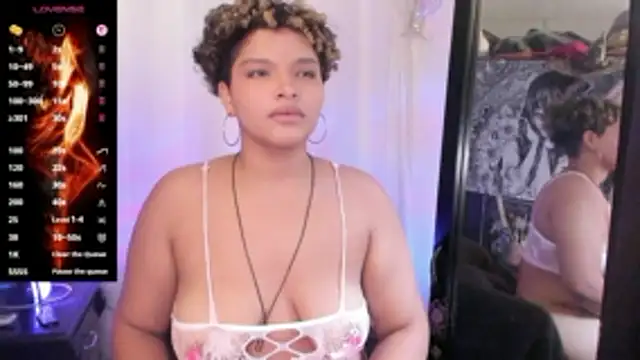 chloe_kisses webcam