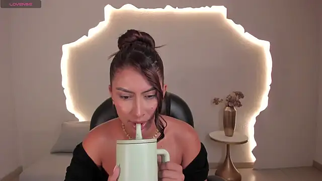 ArianaDumont webcam