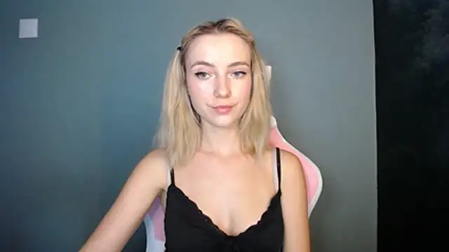 LuciaYoung webcam