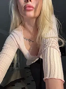 Vladamais live cam on StripChat