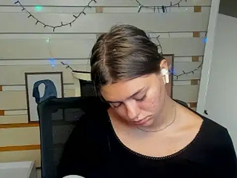 Josephine_Kiss webcam