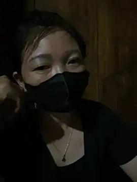 Bling-pusy webcam