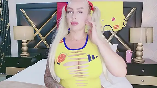 Watch SophieWinsloow live on EroticFlix - High definition streams