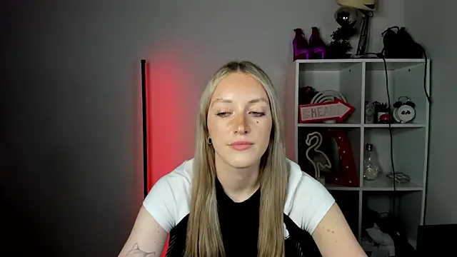 EvelynBlond webcam
