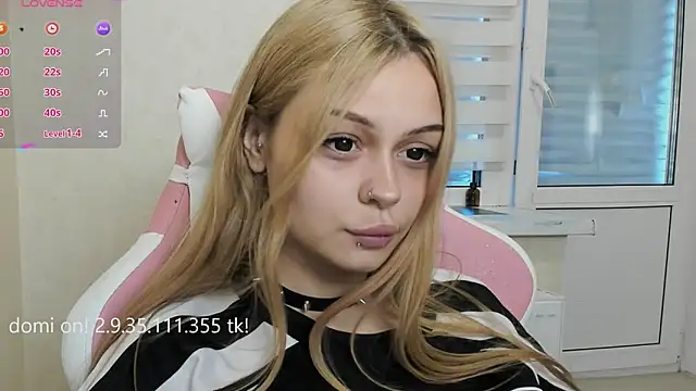 MelonyEmo webcam