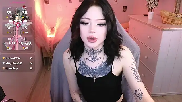 Emma_Kirks webcam