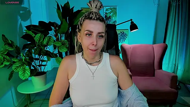 MonicaRiley webcam