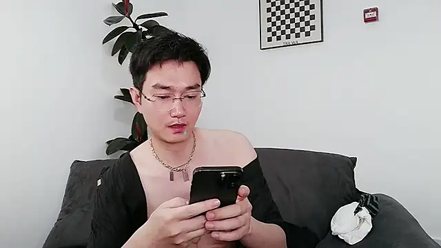 qqq-002 - Qqq-002's free webcam - UK Sex Cams