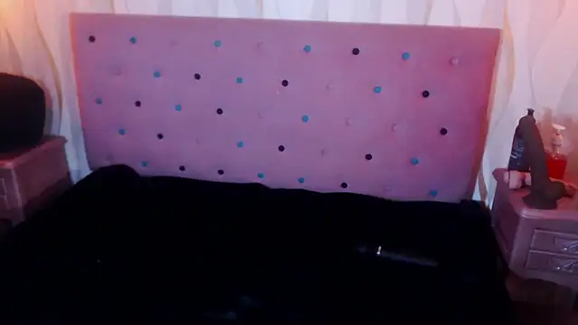 Milf_NaomiBraunx webcam