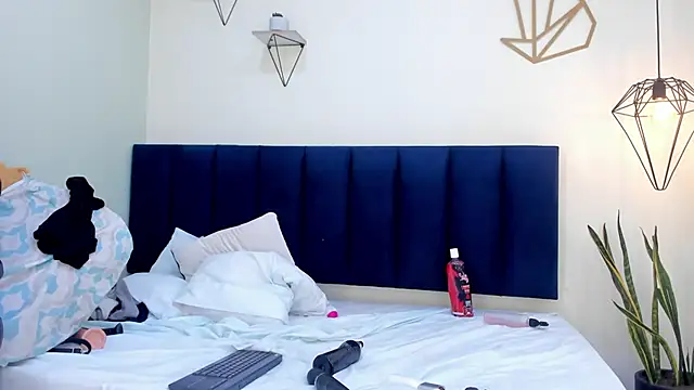 mayaevansmg live cam on StripChat