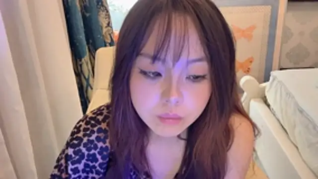 Watch LongLongQueen live on EroticFlix - High definition streams