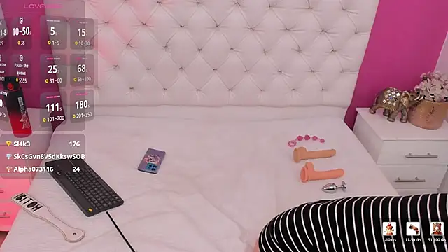 HollyBloom_ webcam