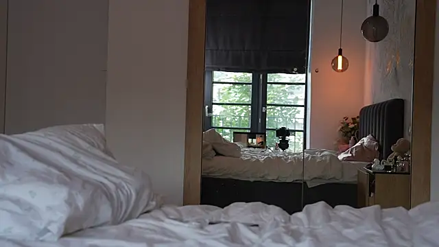 Watch ibiddi live on EroticFlix - High definition streams