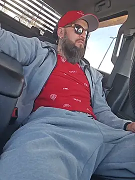 Beardedtattood live cam on StripChat