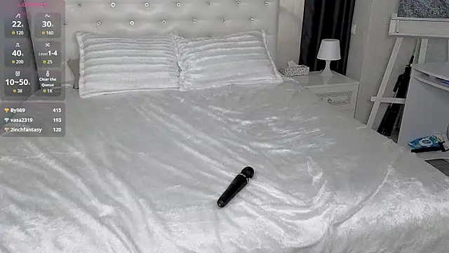 Watch Little__Lunaa live on EroticFlix - High definition streams