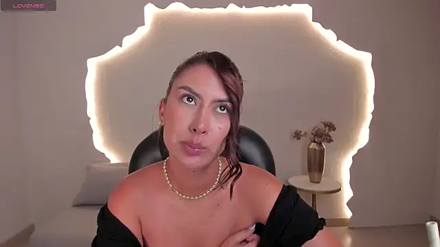 ArianaDumont webcam