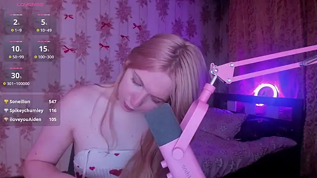 Cutie_Bambi webcam