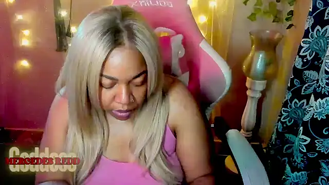 MercedesRedd webcam