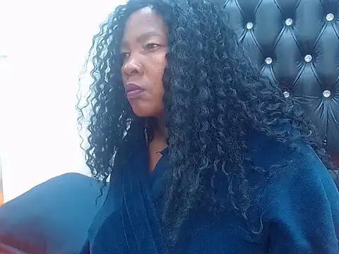 CURVYELEGANCExxx webcam