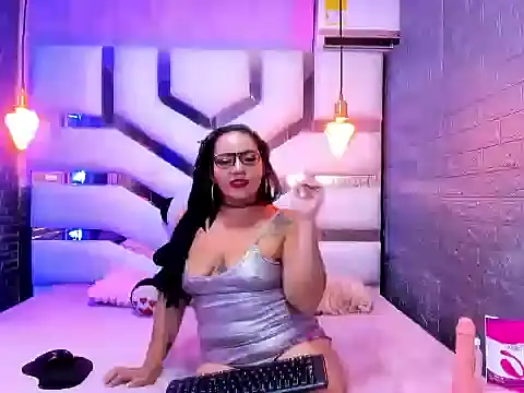 LetzaMonrroe webcam