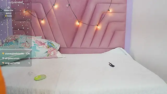 hornybarelylegalgirl webcam